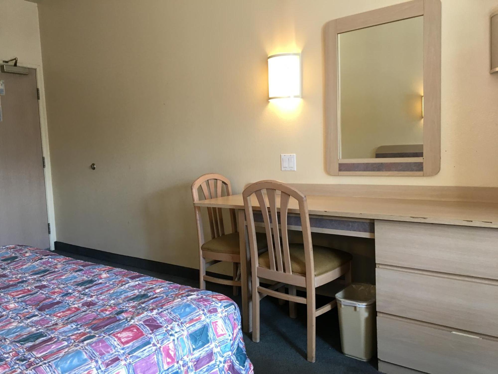 Hotel 6-portland, Or - I-5 2*