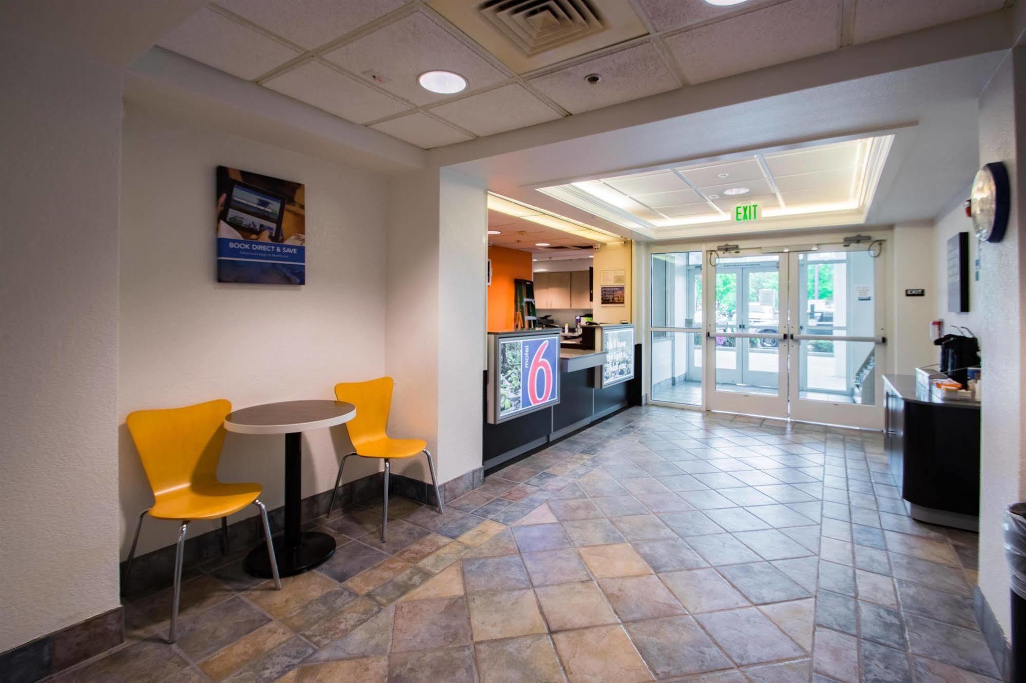 Hotel 6-portland, Or - I-5 2*