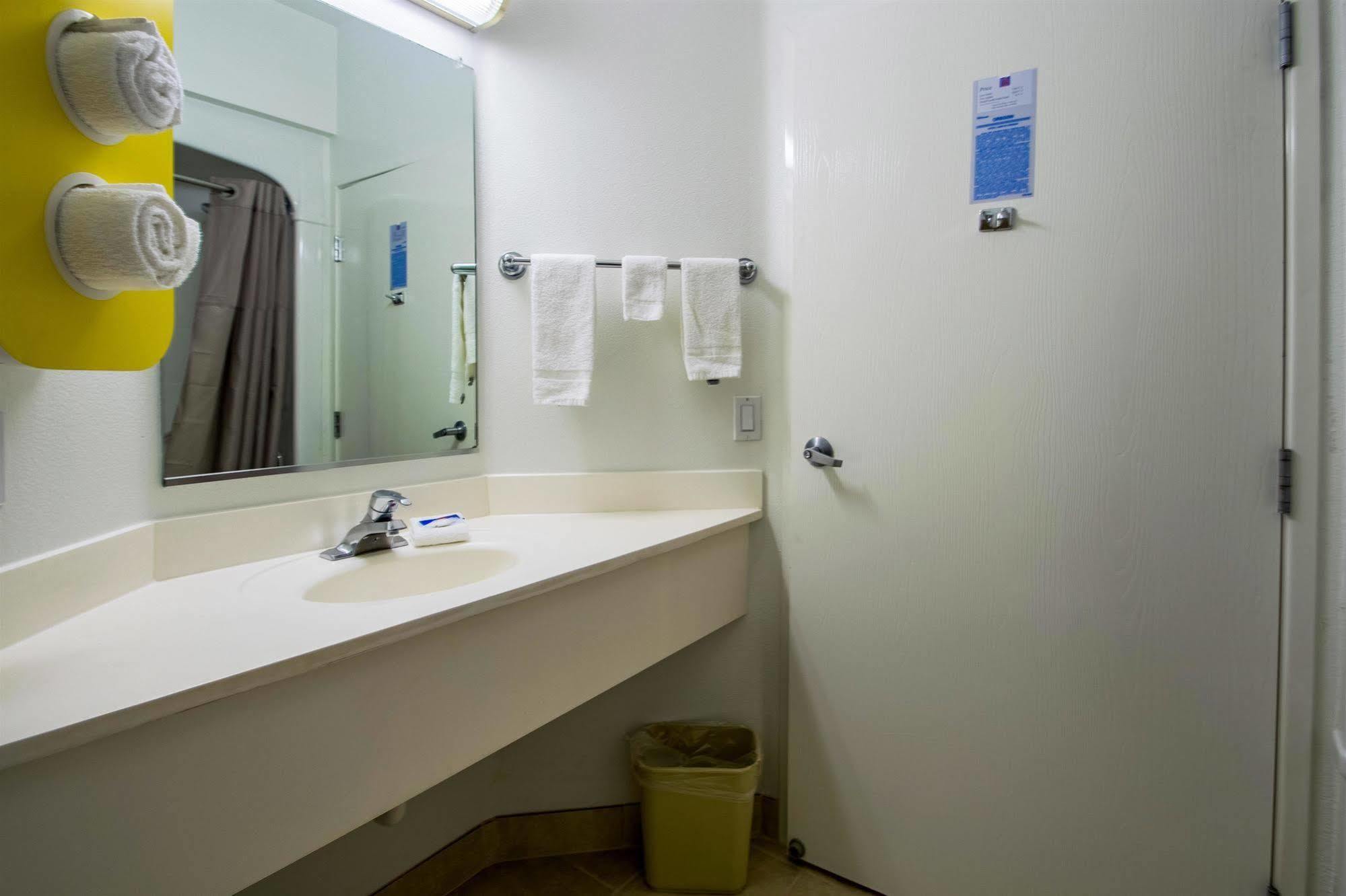 6-portland, Or - I-5 Hotel 2*